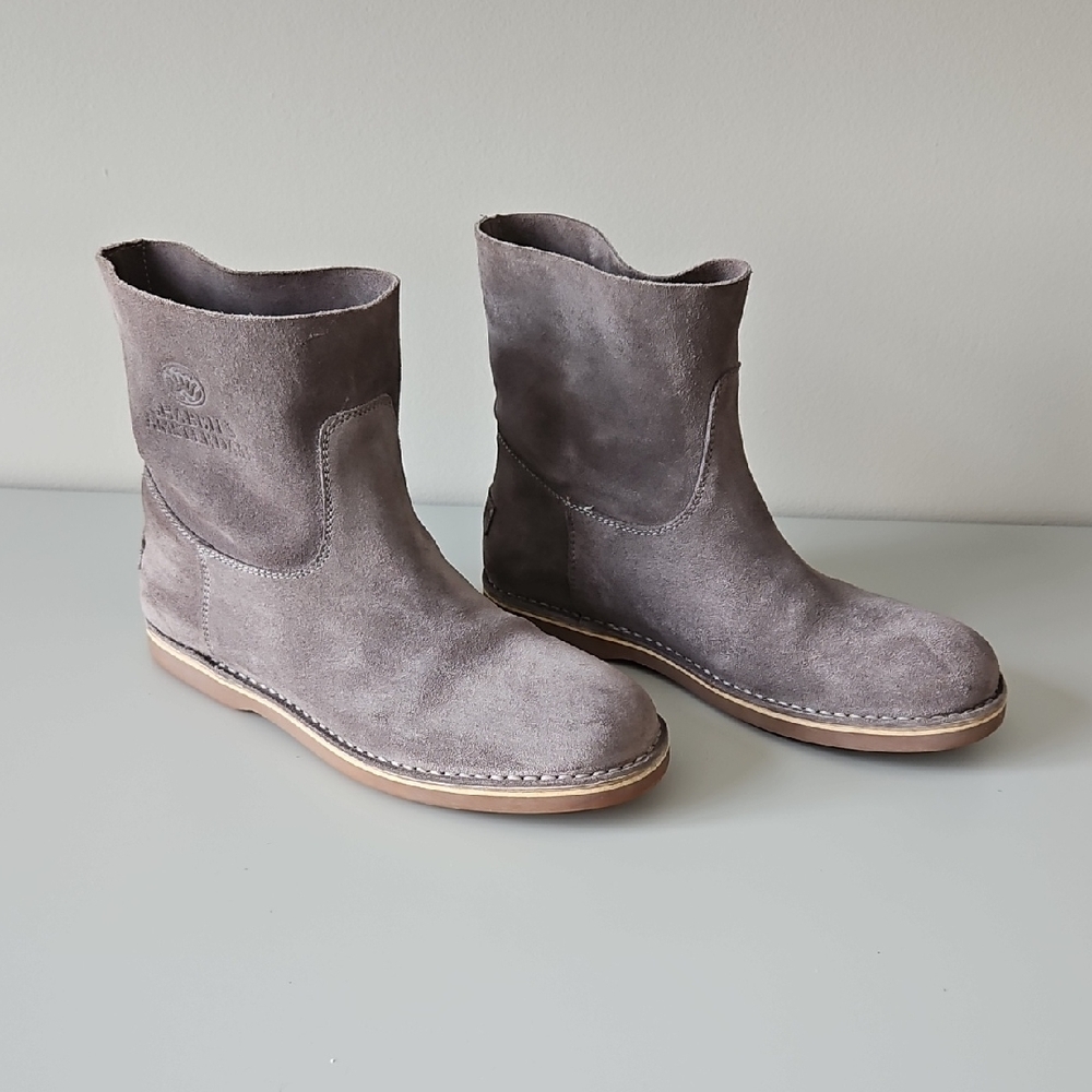 Shabbies Amsterdam Gray Suede Ankle Boots. Womens Size 38 / 8 US.